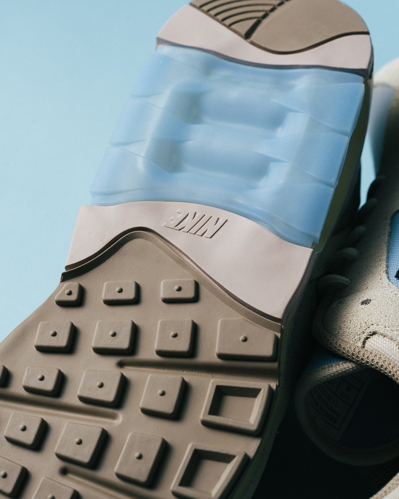 Nike Air 180 vue de profil